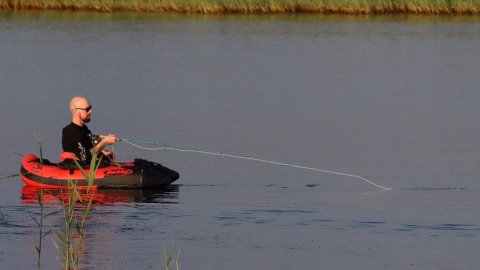 Geddefiskeri med flue fra flydering